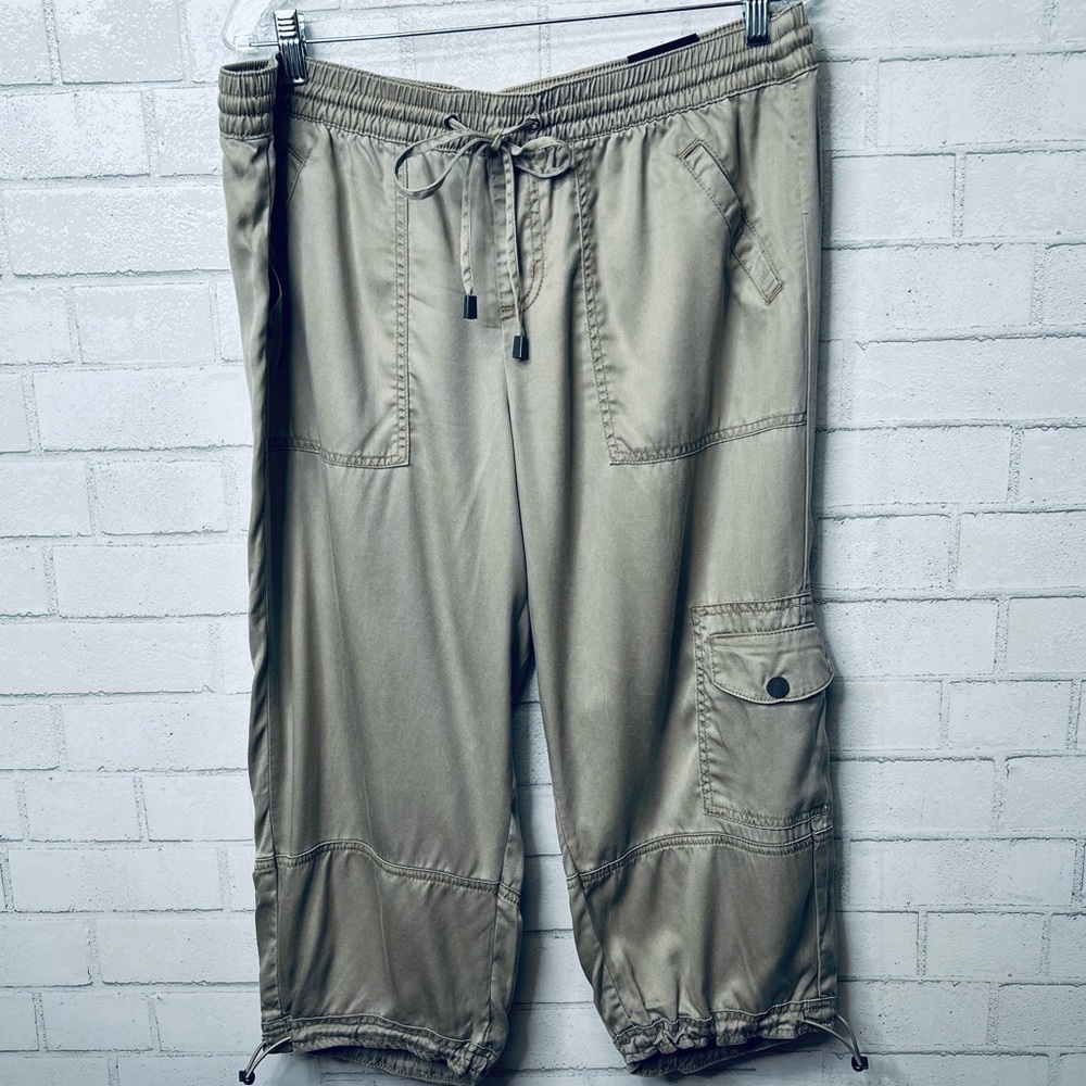 Lane Bryant cropped cargo pants tan NWT size 14/16  pull on elastic lyocell